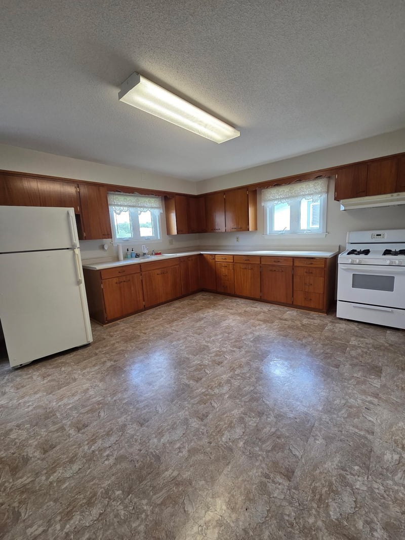 225 Lincoln Ave, Crookston, MN 56716