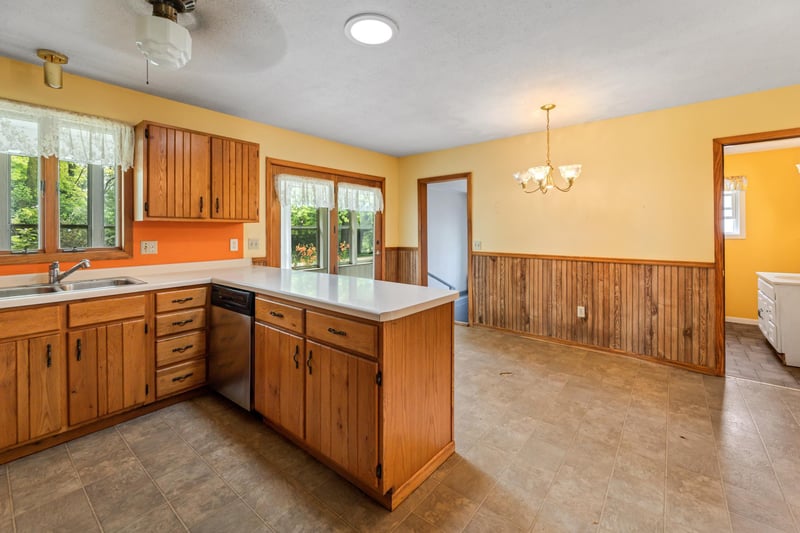 32653 Stinson Ridge Rd, Houston, MN 55943