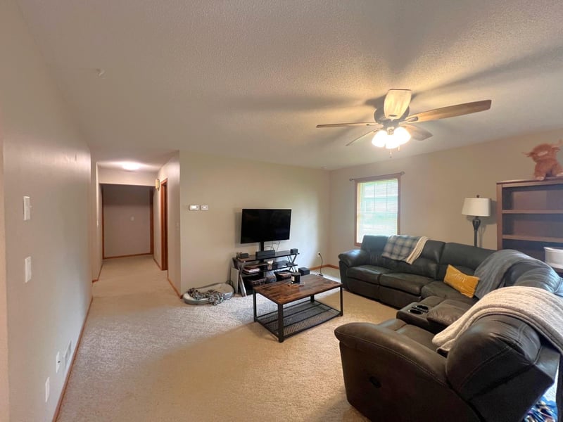 161 Hillcrest Ave, Spicer, MN 56288