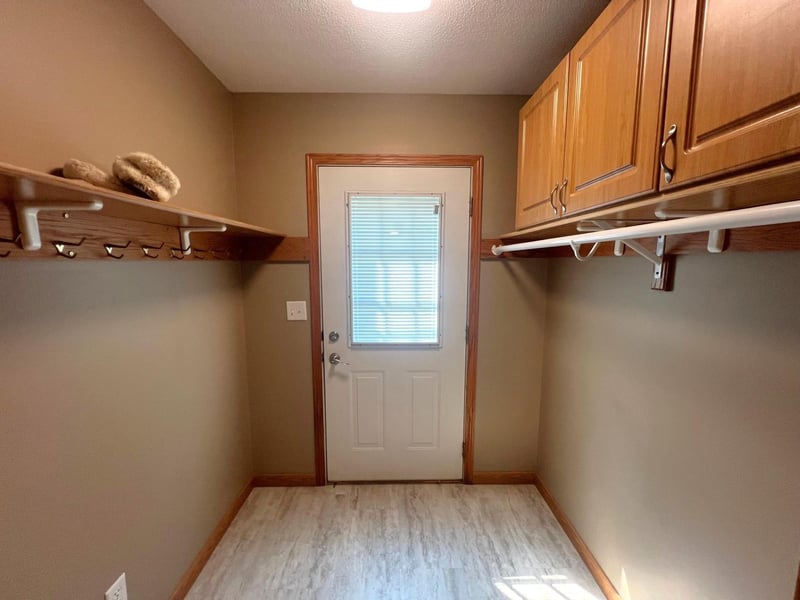 161 Hillcrest Ave, Spicer, MN 56288