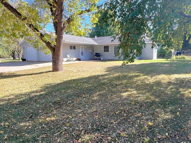 161 Hillcrest Ave, Spicer, MN 56288