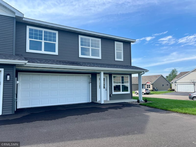 809 Tomahawk Ct, Madison Lake, MN 56063