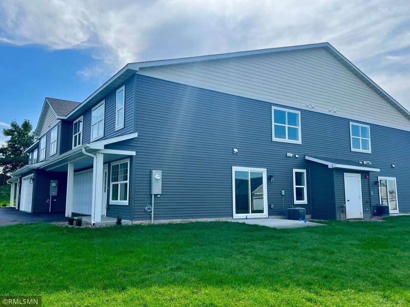 809 Tomahawk Ct, Madison Lake, MN 56063