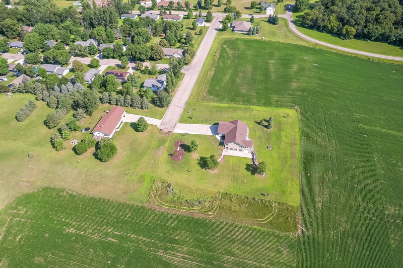 121 8th St SE, Pelican Rapids, MN 56572