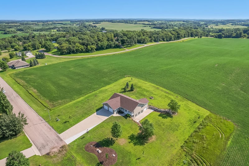 121 8th St SE, Pelican Rapids, MN 56572