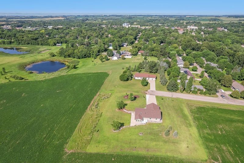 121 8th St SE, Pelican Rapids, MN 56572