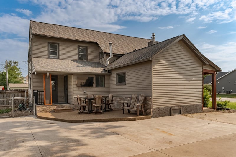 918 Saint Charles Ave, Saint Charles, MN 55972