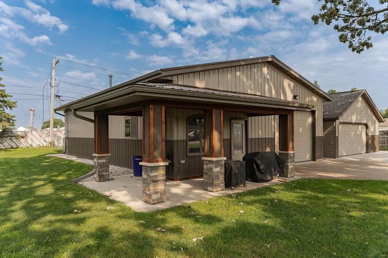 918 Saint Charles Ave, Saint Charles, MN 55972