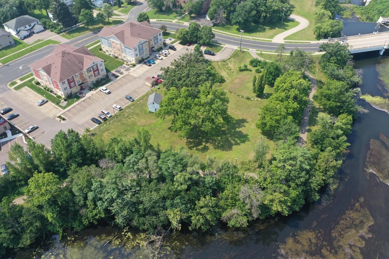 404 S Winter St, River Falls, WI 54022