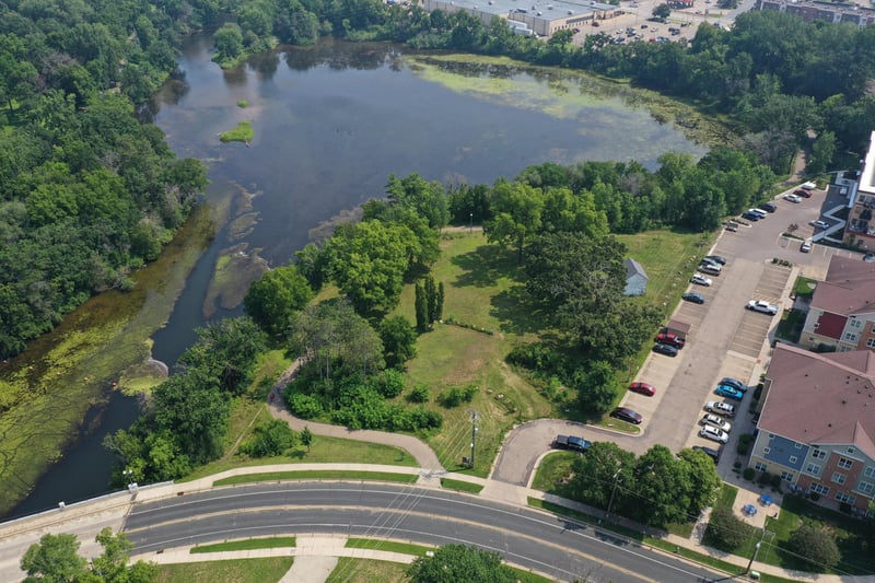 404 S Winter St, River Falls, WI 54022