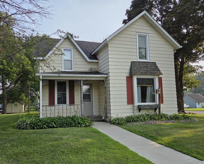201 1st St SE, Hayfield, MN 55940