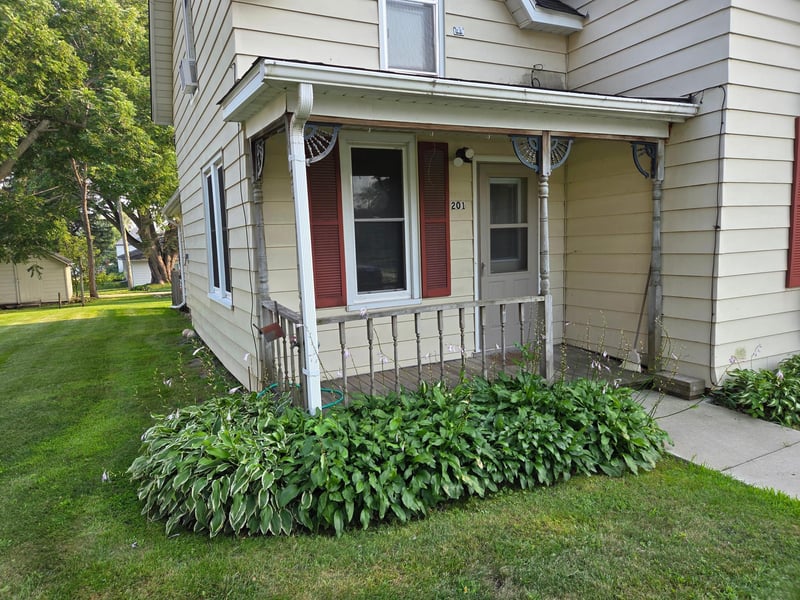 201 1st St SE, Hayfield, MN 55940