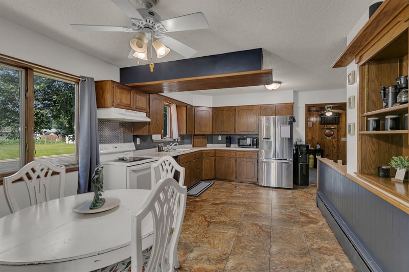 320 2nd Ave SW, Melrose, MN 56352