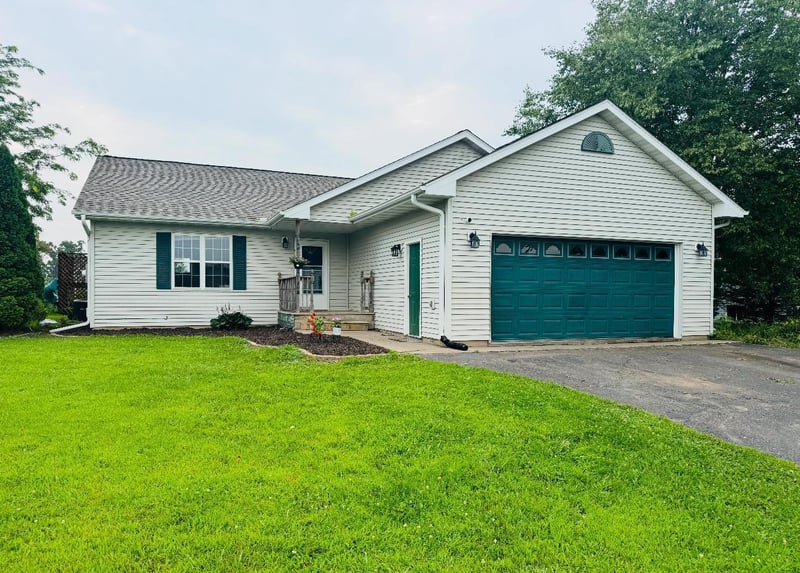 102 Oak Dr, Clayton, WI 54004
