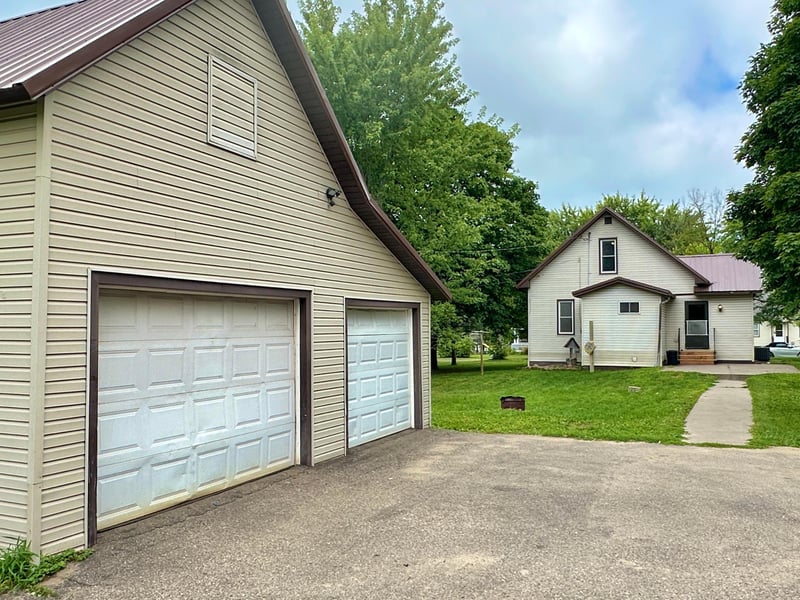 139 W Wilson Ave, Elmwood, WI 54740
