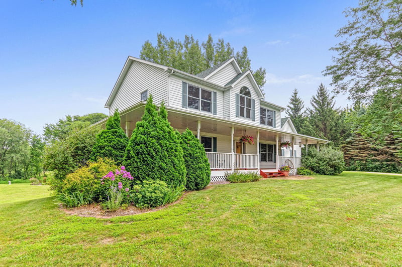6520 Belle St, Loretto, MN 55357