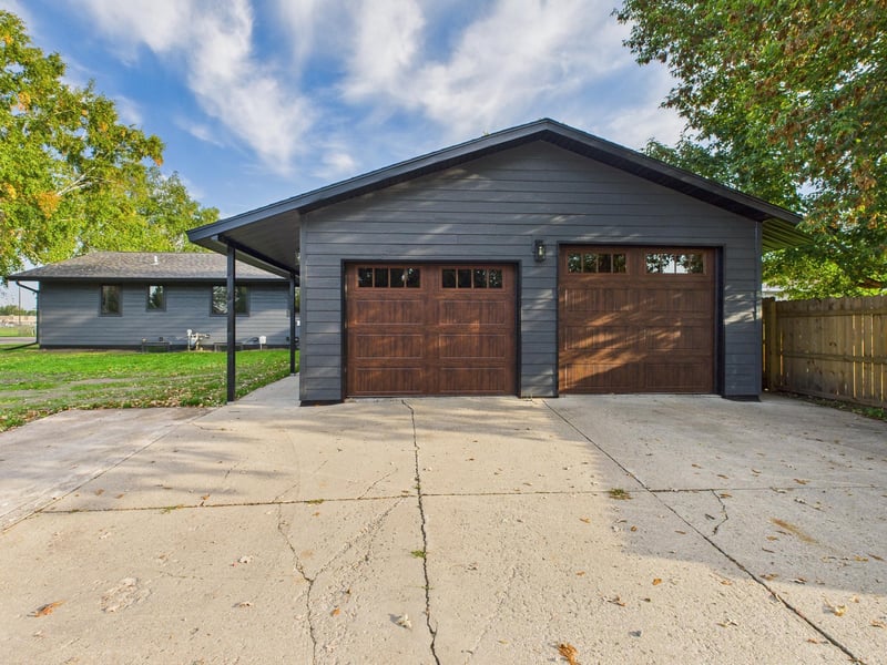 306 Elk St NW, Warroad, MN 56763