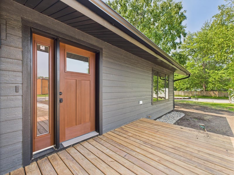 306 Elk St NW, Warroad, MN 56763