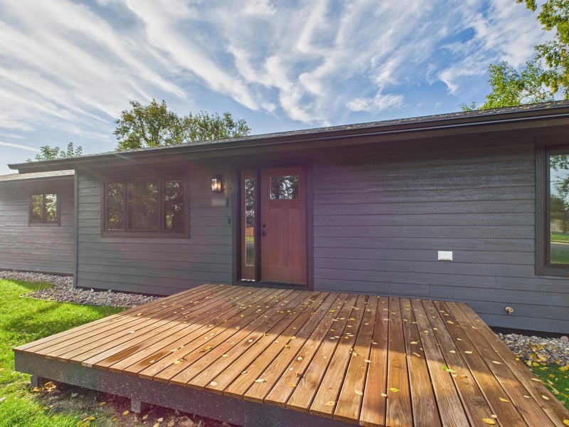 306 Elk St NW, Warroad, MN 56763