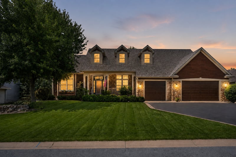 19081 Inndale Dr, Lakeville, MN 55044