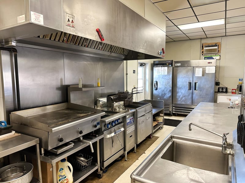 103 E Main St, Ceylon, MN 56121