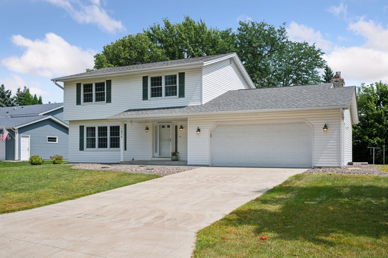 1834 Howell St N, Falcon Heights, MN 55113
