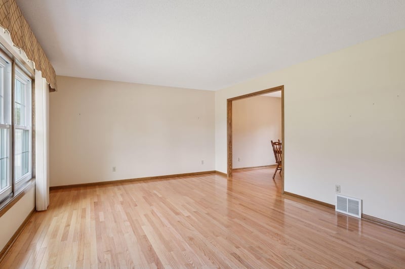 1834 Howell St N, Falcon Heights, MN 55113