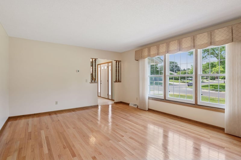 1834 Howell St N, Falcon Heights, MN 55113