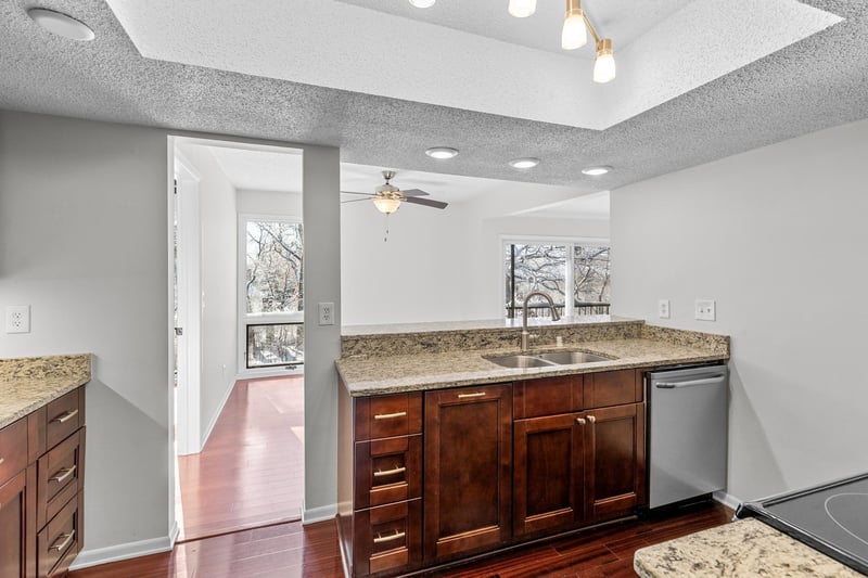 6105 Lincoln Dr #231, Edina, MN 55436