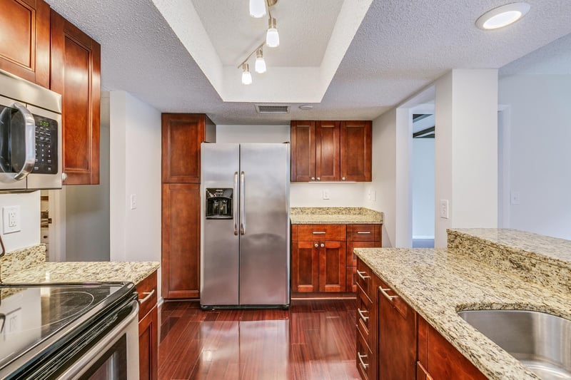 6105 Lincoln Dr #231, Edina, MN 55436