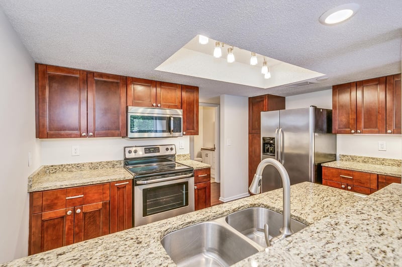 6105 Lincoln Dr #231, Edina, MN 55436