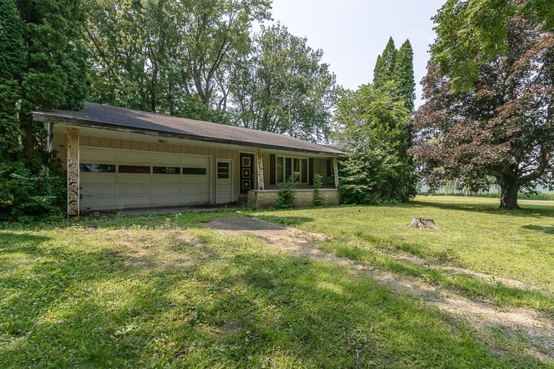 20 S Inga Ave, Le Center, MN 56057