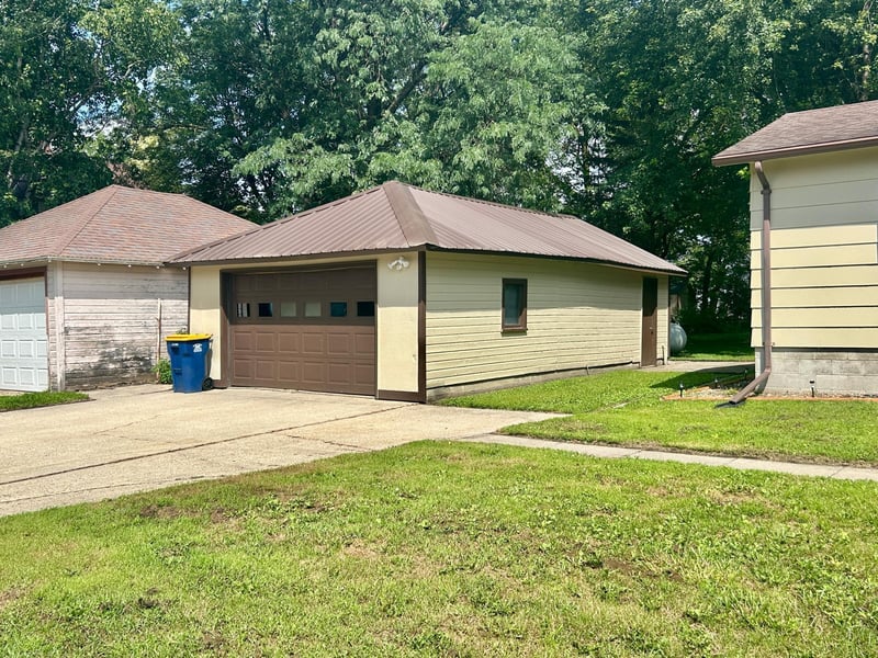 440 11th St, Lafayette, MN 56054