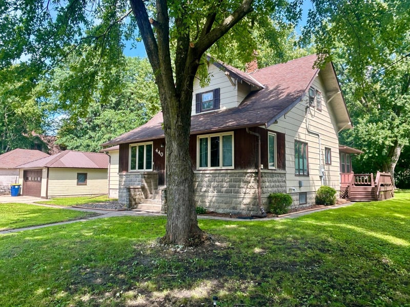 440 11th St, Lafayette, MN 56054