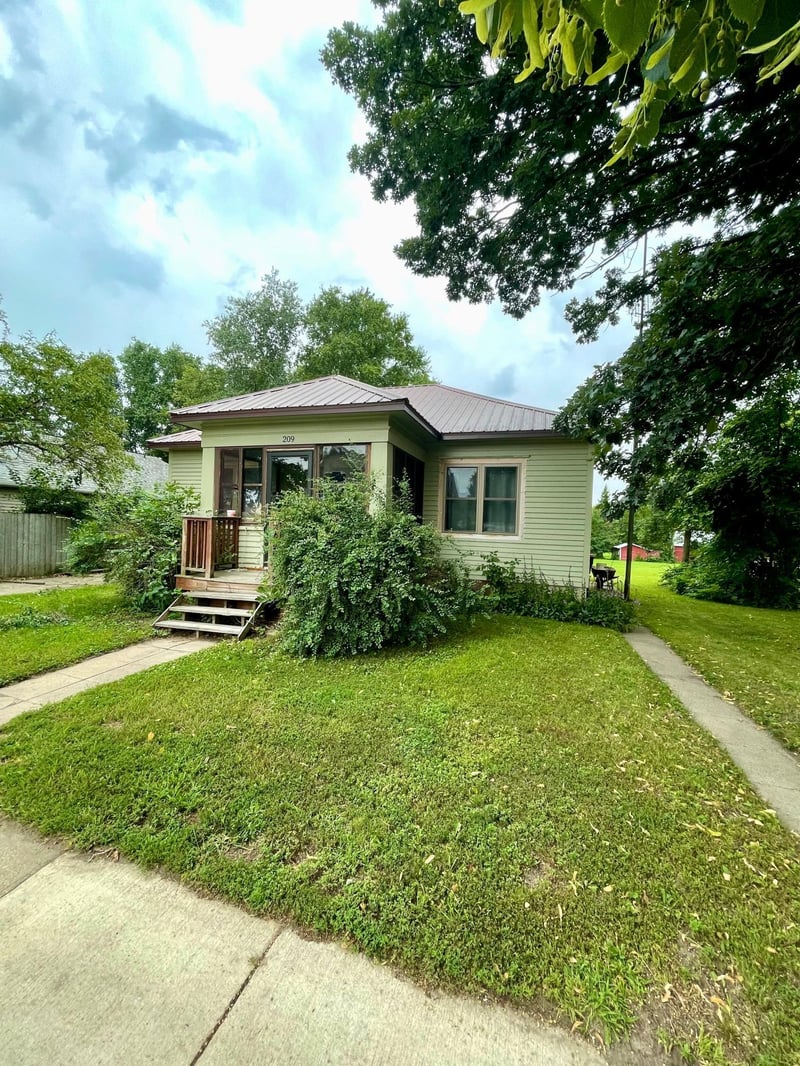 209 Central Ave S, Bertha, MN 56437