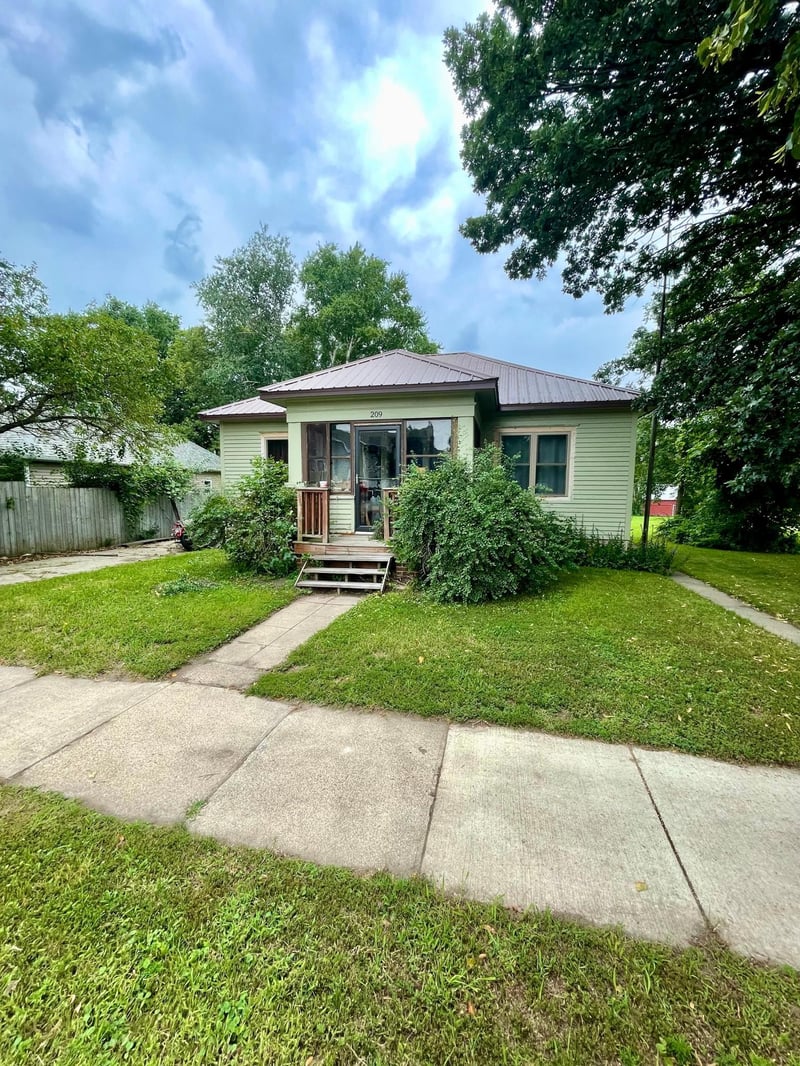 209 Central Ave S, Bertha, MN 56437