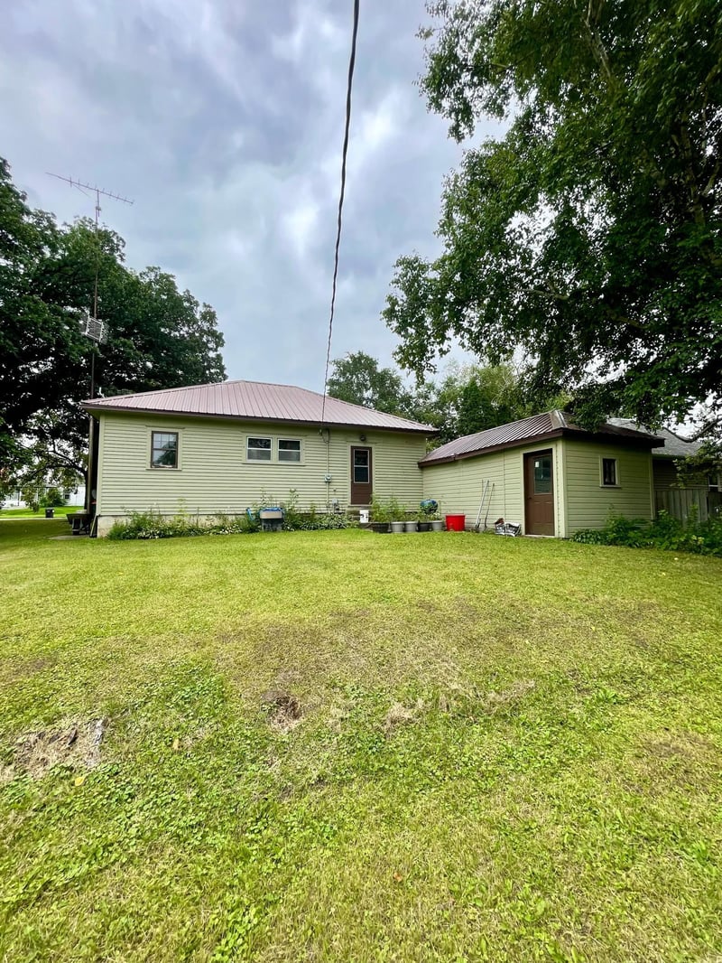 209 Central Ave S, Bertha, MN 56437