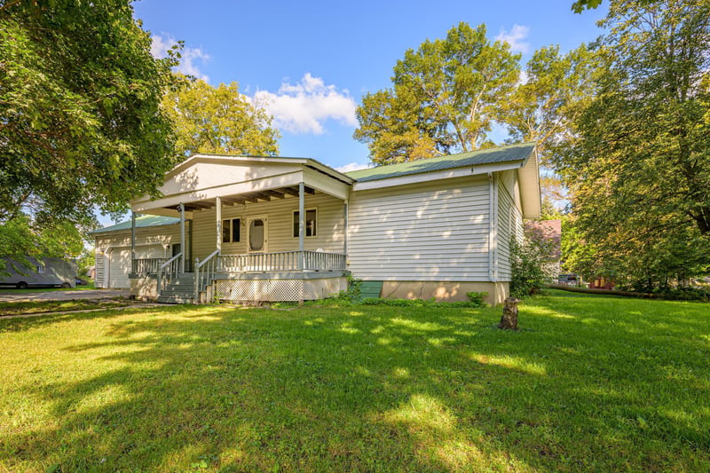 141 3rd St E, Hector, MN 55342