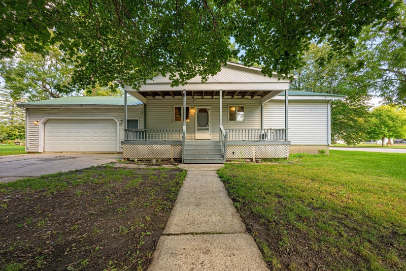 141 3rd St E, Hector, MN 55342