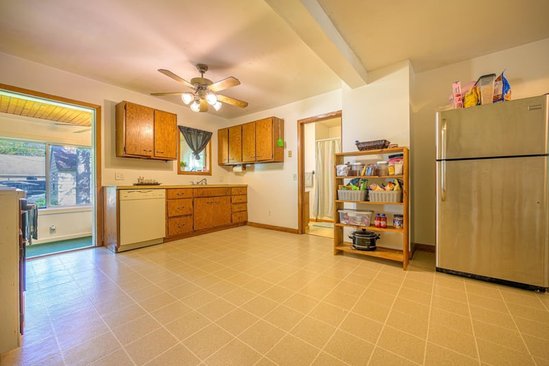 141 3rd St E, Hector, MN 55342