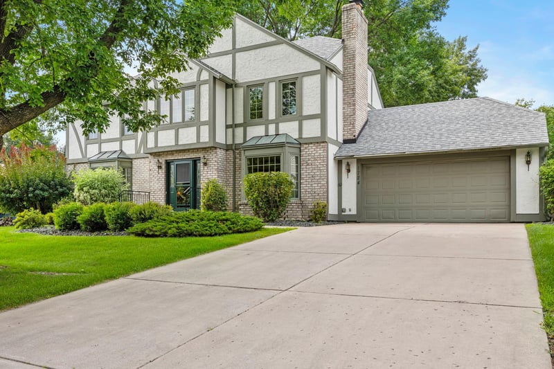 1724 Chatham Ave, Arden Hills, MN 55112