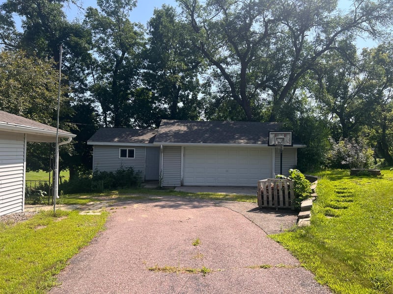 109 Whitman St S, Lake Benton, MN 56149