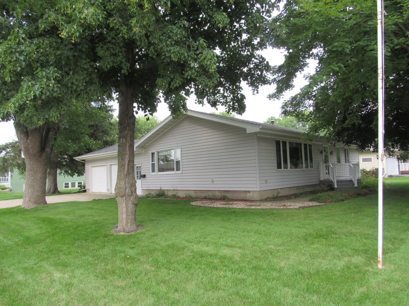 204 7th St NE, Fulda, MN 56131