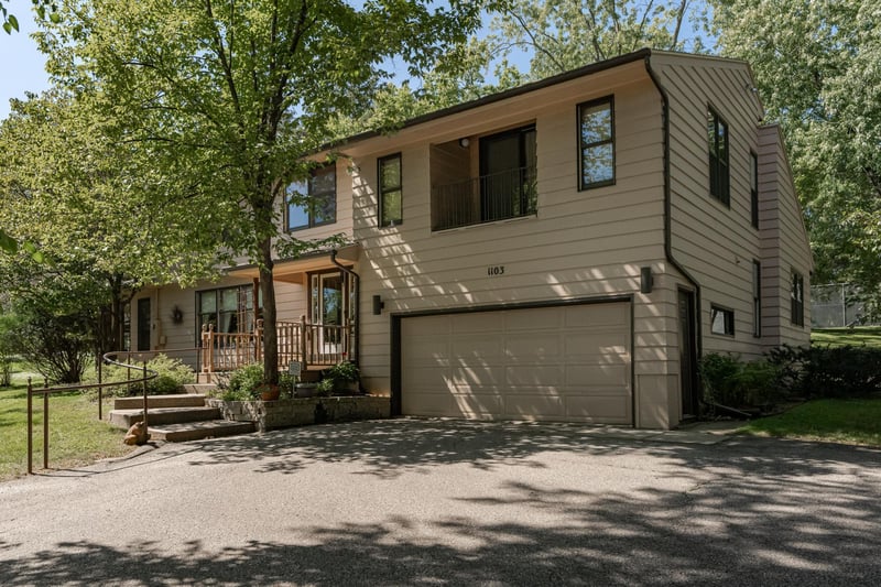 1103 Skyline Dr SW, Rochester, MN 55902