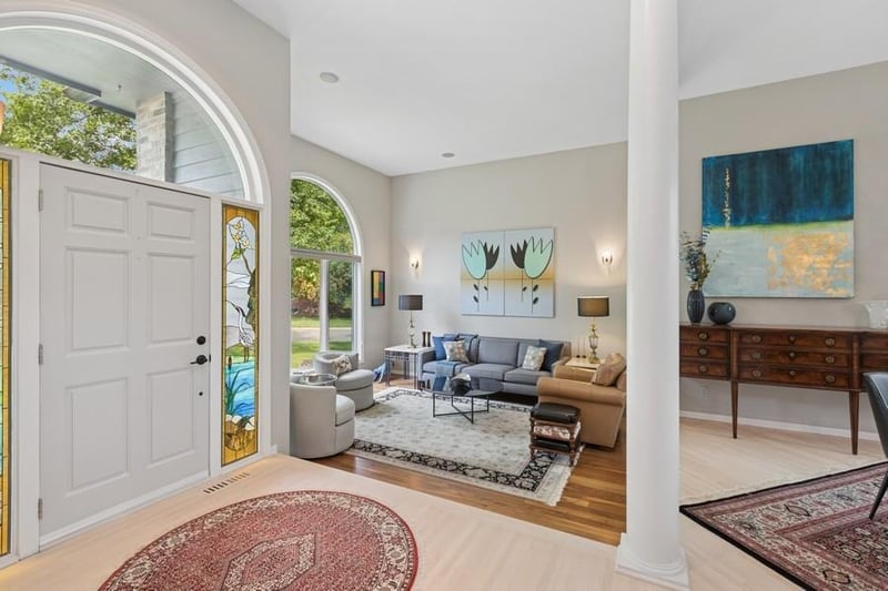 14701 Summit Oaks Dr, Burnsville, MN 55337