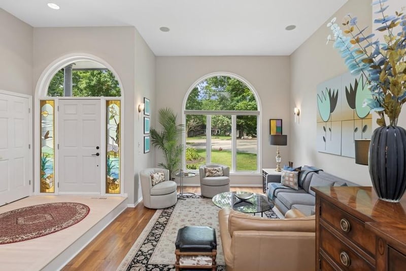 14701 Summit Oaks Dr, Burnsville, MN 55337