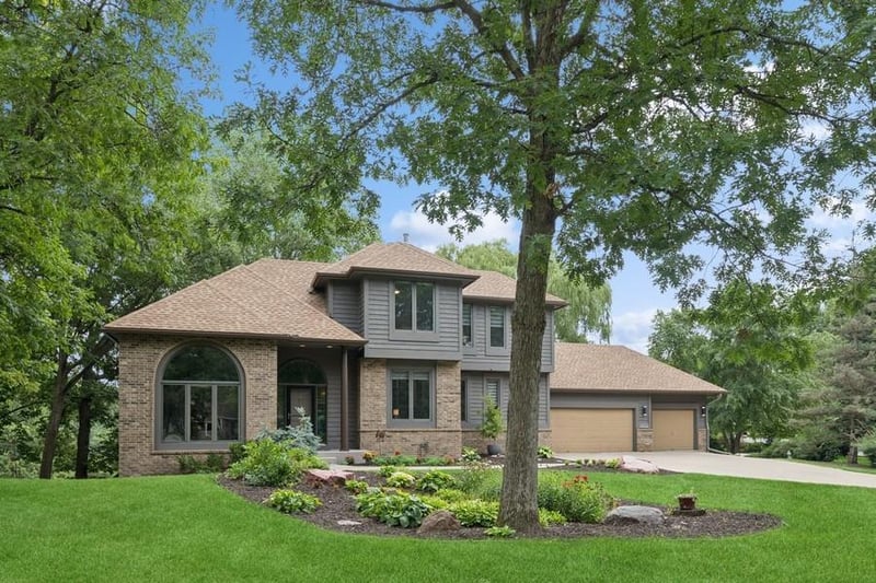 14701 Summit Oaks Dr, Burnsville, MN 55337