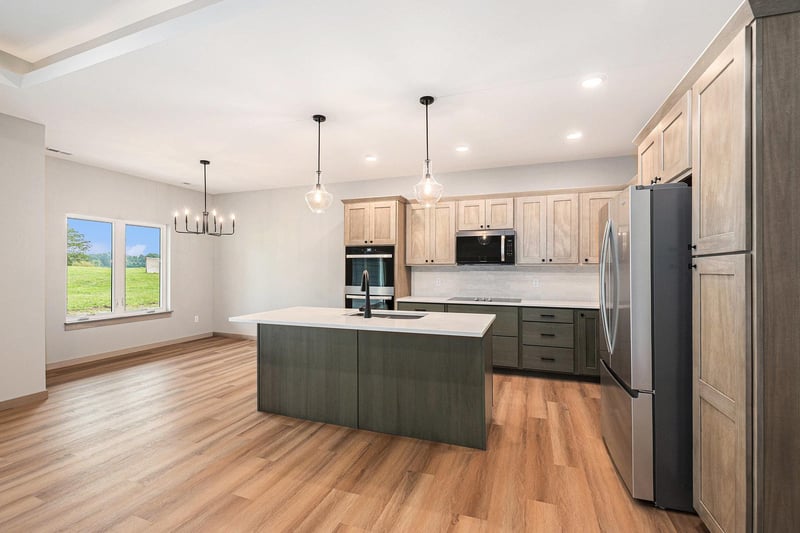 717 Tallgrass Cir, Luverne, MN 56156