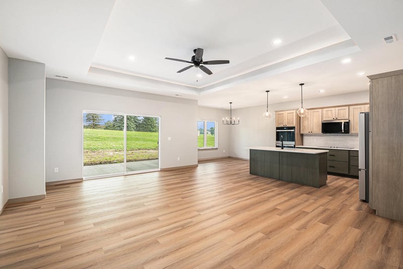 717 Tallgrass Cir, Luverne, MN 56156