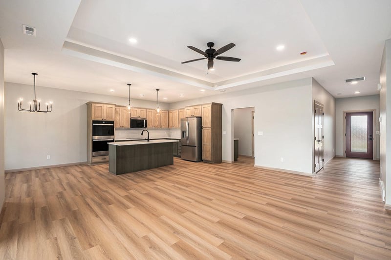 717 Tallgrass Cir, Luverne, MN 56156